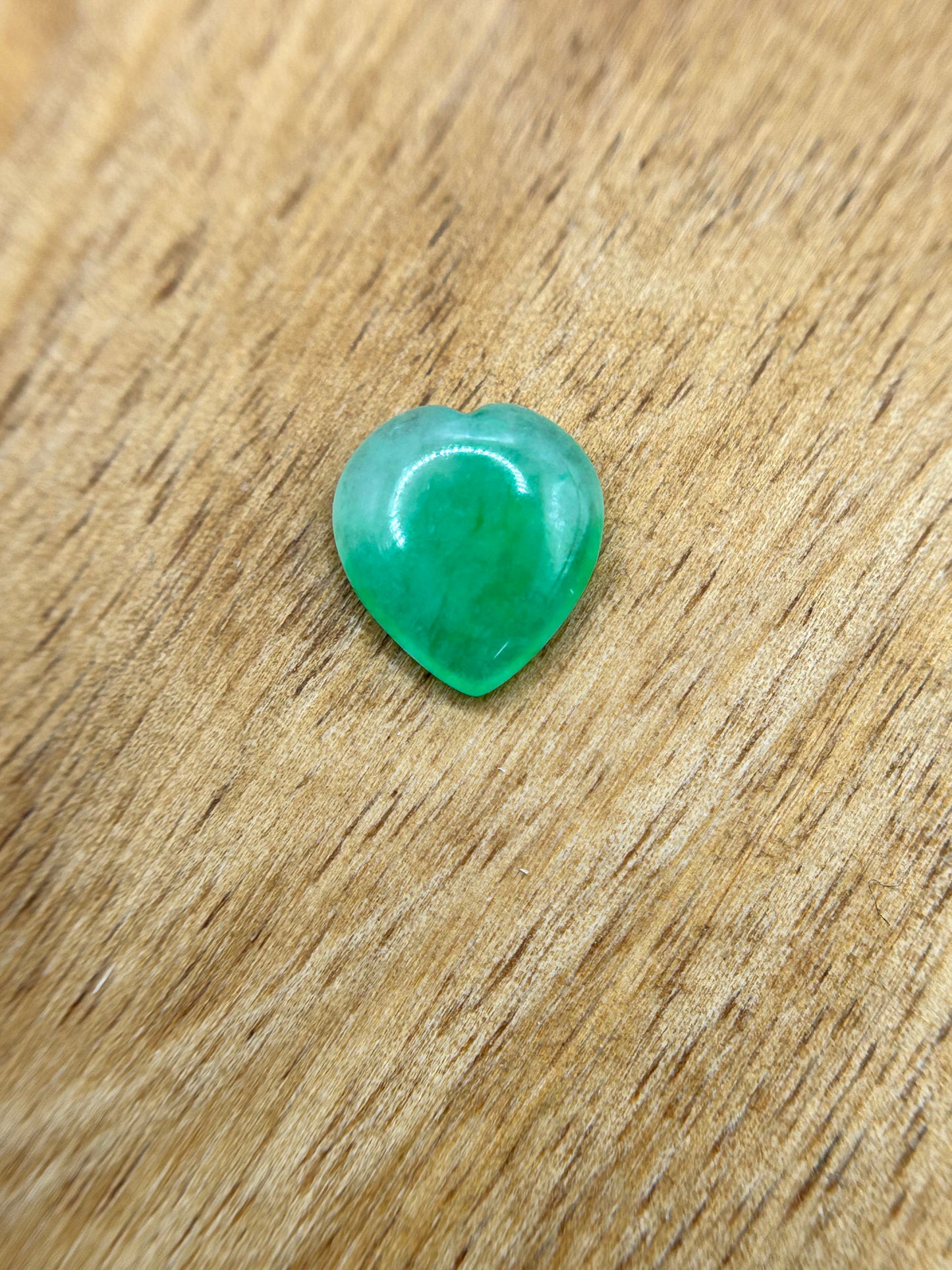 Grade A Natural loose Green heart shape jadeite stone