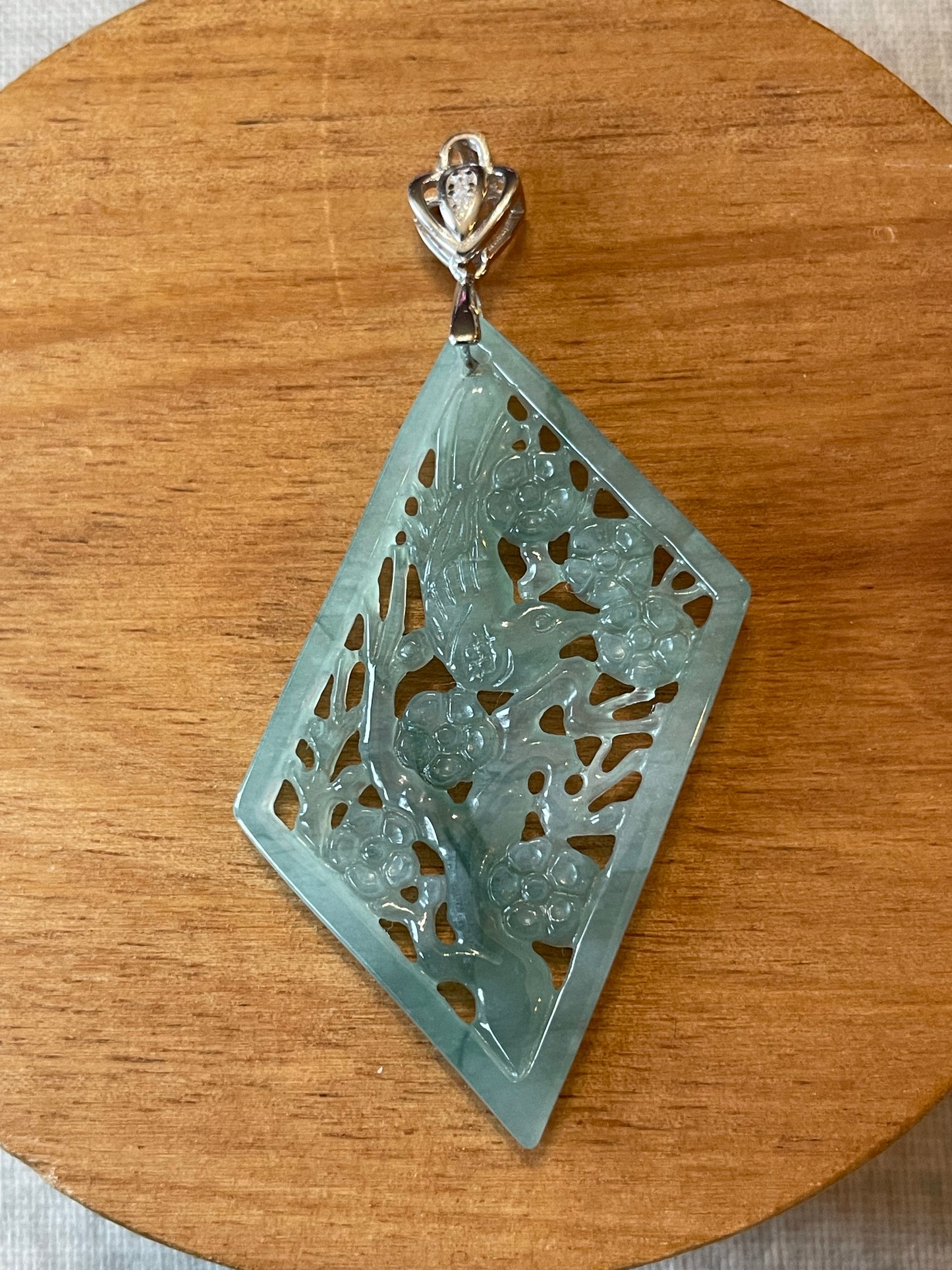 Natural Llght Green Bird and Flower Pendant silver necklace