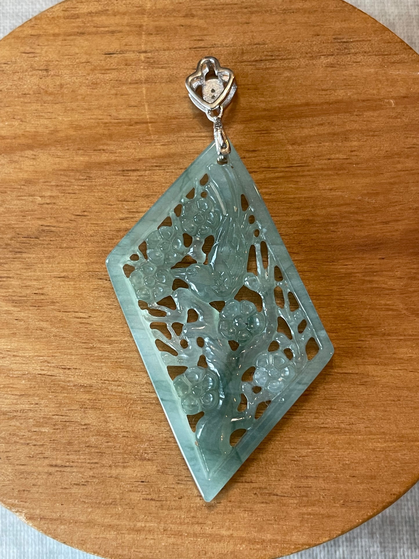 Natural Llght Green Bird and Flower Pendant silver necklace