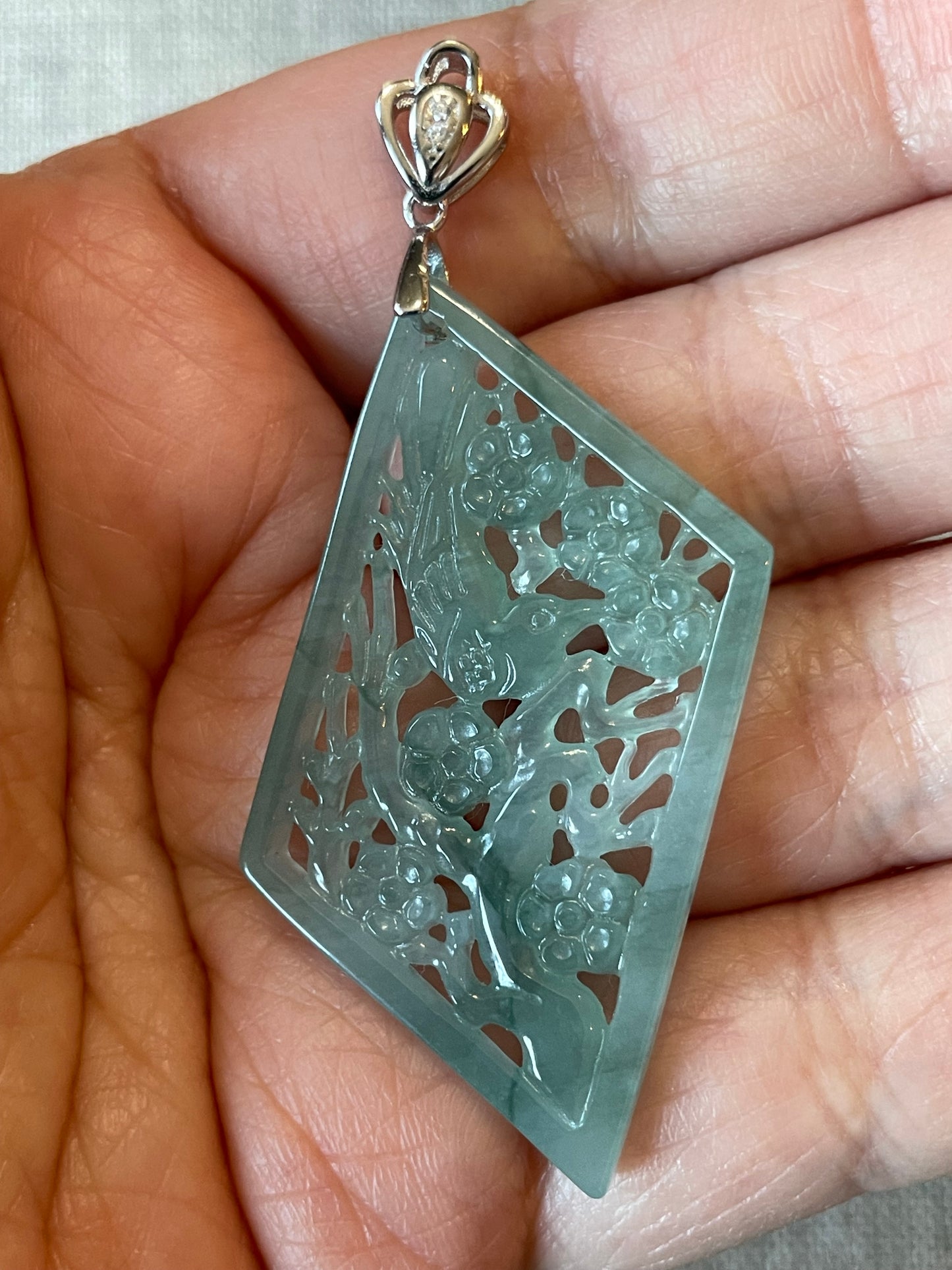 Natural Llght Green Bird and Flower Pendant silver necklace