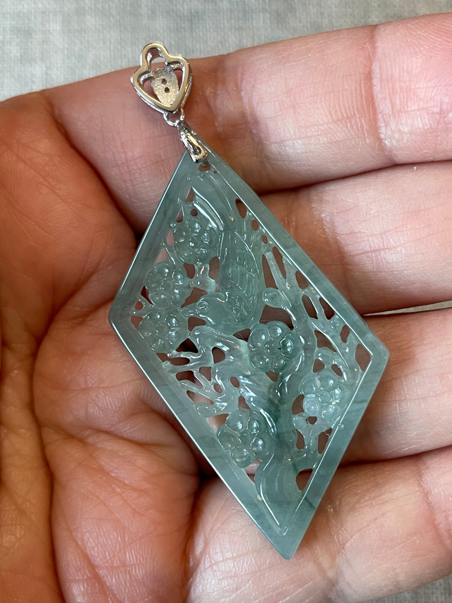 Natural Llght Green Bird and Flower Pendant silver necklace