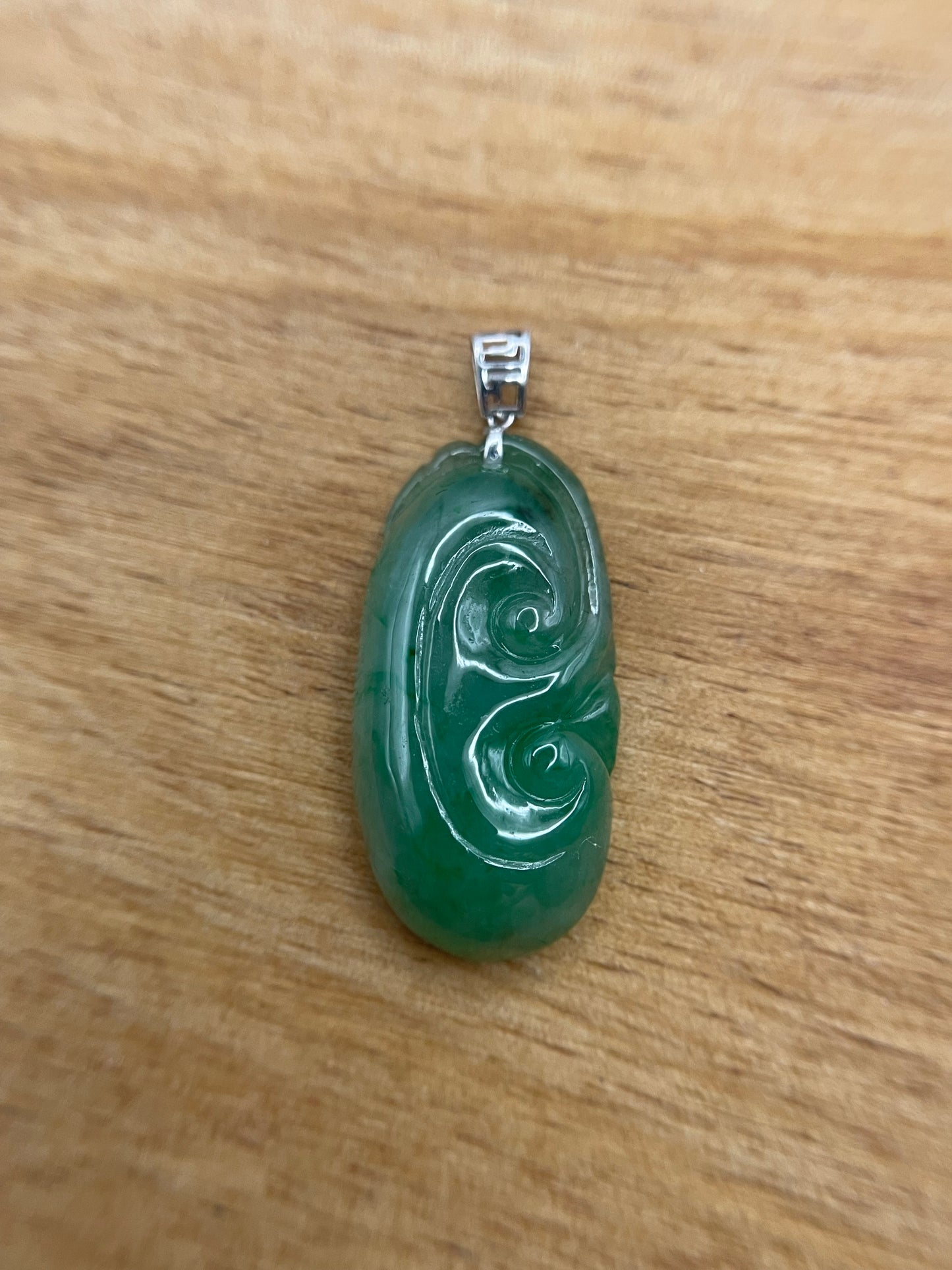 Grade A Natural Burma Jadeite Hand carved Green Yuyi (ruyi) 18k White gold pendant