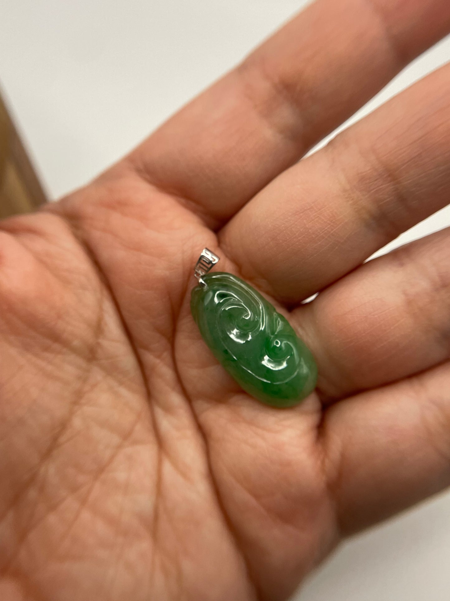 Grade A Natural Burma Jadeite Hand carved Green Yuyi (ruyi) 18k White gold pendant