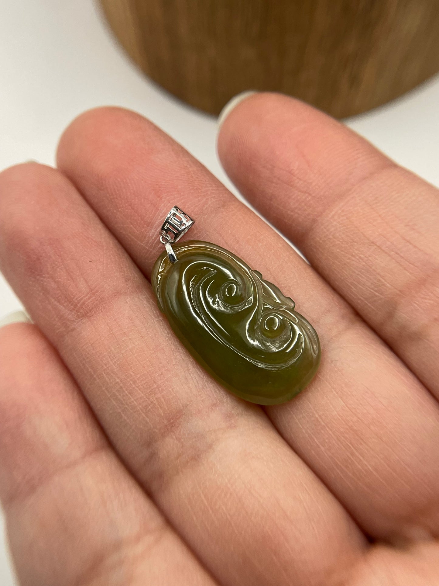 Grade A Natural Burma Jadeite Hand carved Green Yuyi (ruyi) 18k White gold pendant