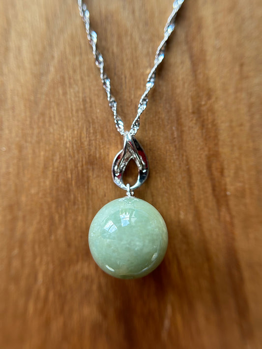 Grade A Natural Burma  Green  bead Jadeite with  Silver  necklace